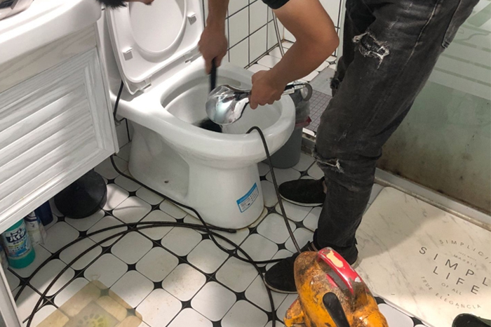 翁源马桶堵塞自己疏通还是找师傅？专业上门服务让你省时更省心
